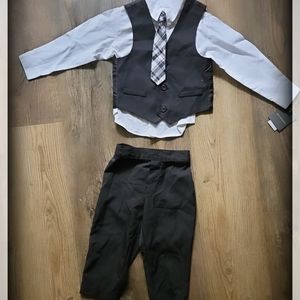 Van Heusen 24 Month 4 Piece Set Suit NWT